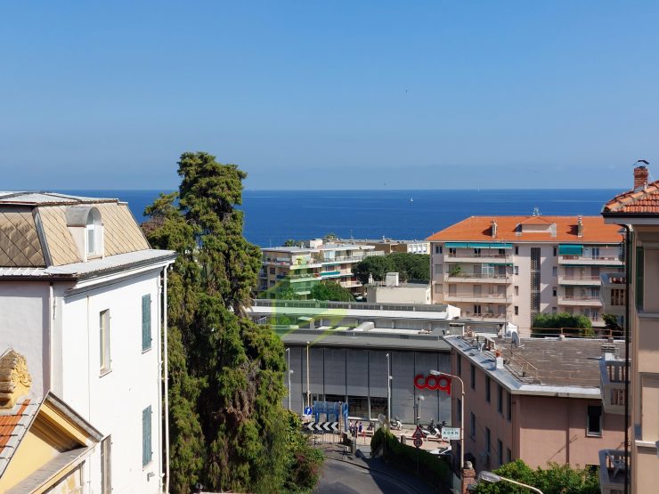 CENTRO FOCE VISTA MARE – Appartamento Trilocale a Sanremo
