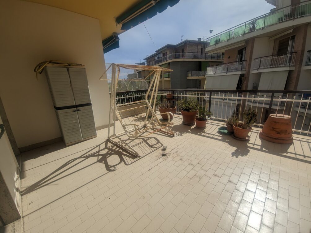 ATTICO DA RIMODERNARE   Trilocale a Sanremo